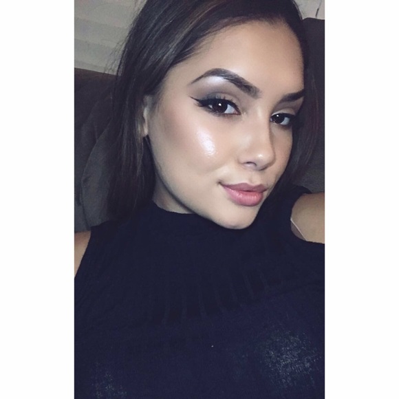 Profile Picture of Serena Ramirez (@serenaangeline_) on Poshmark