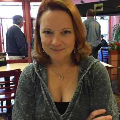 Profile Picture of Lisa Enos Smith (@lisapenos) on Twitter