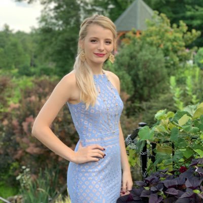 Profile Picture of Nicole Calegari (@nicole_caleg) on Twitter