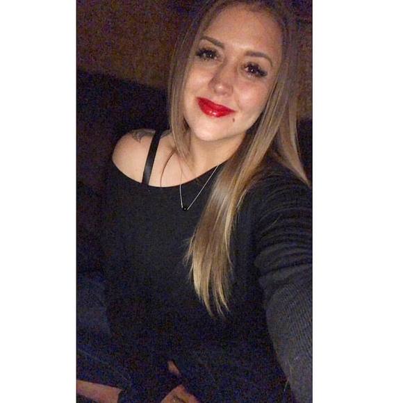 Profile Picture of Krystalle Noel (@krystalle_noel) on Poshmark