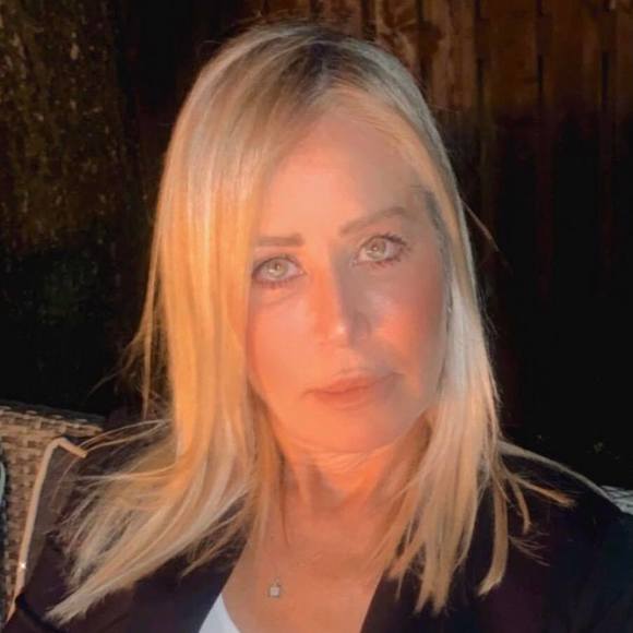 Laura Pecchioli - Poshmark Profile Picture of Laura Pecchioli (@laurapecchioli) on Poshmark