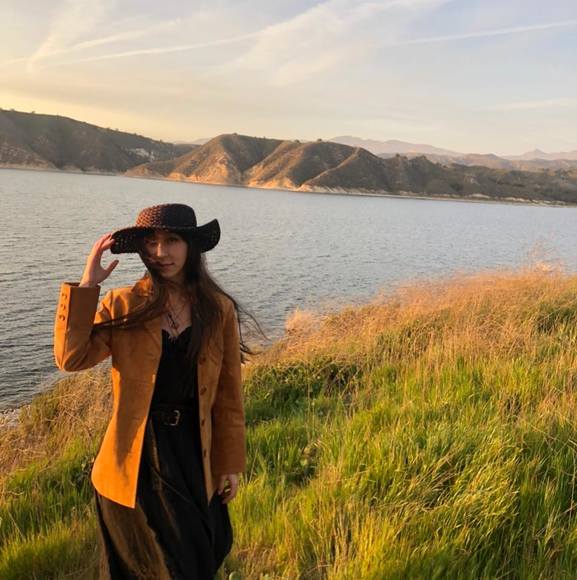 Profile Picture of Anna Marrs (@annavenus845) on Poshmark