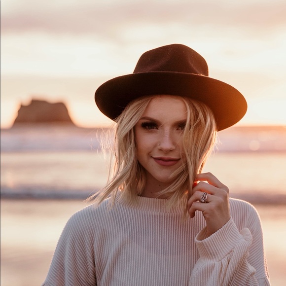 Profile Picture of Jordyn Cleverly (@sincerelyjordyn) on Poshmark