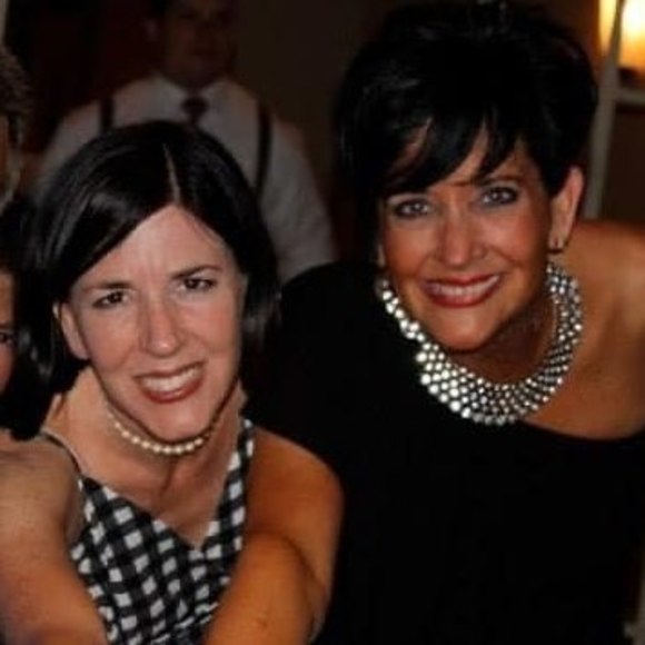 Profile Picture of Colleen Lynch loomis (@decojetdesign) on Poshmark