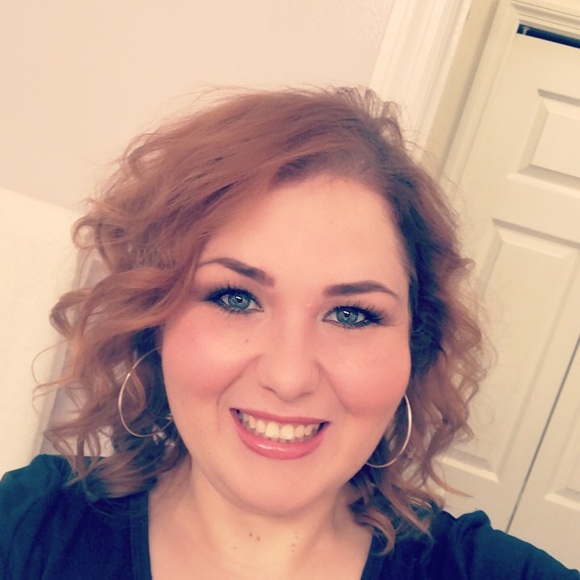 Profile Picture of Tara Tipple (@tntipple) on Poshmark