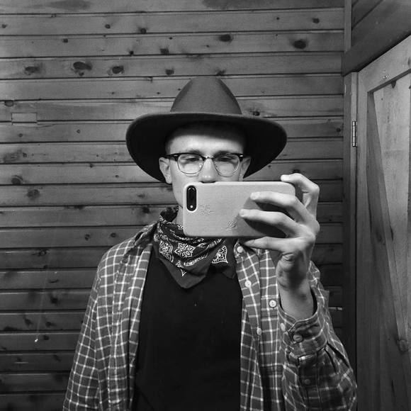 Profile Picture of Andrew Roseman (@drewroseman) on Poshmark