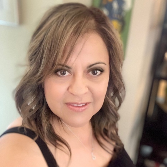 Mireya Rosenfeld - Poshmark Profile Picture of Mireya Rosenfeld (@purple_27) on Poshmark