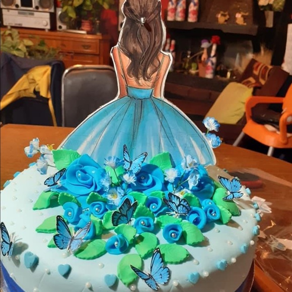 Profile Picture of Yalira Santana (@melanifioreti) on Poshmark