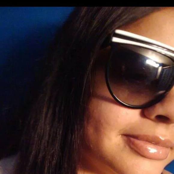 Profile Picture of Netti Nett (@nettinett32) on Poshmark