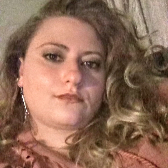 Profile Picture of Harley Perrillo (@harleyd2033) on Poshmark