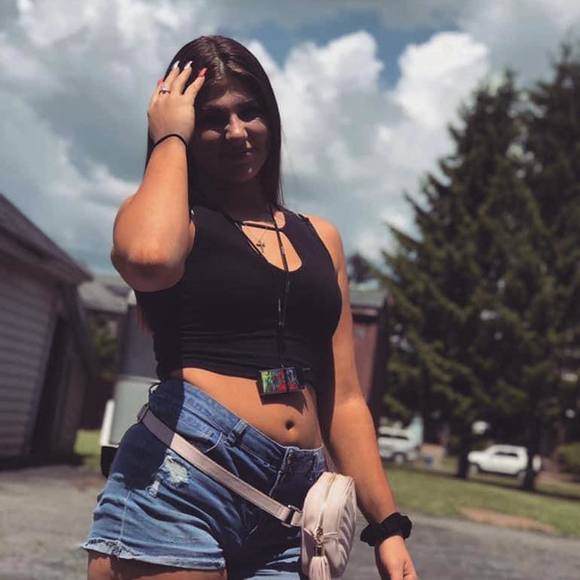 Profile Picture of Makayla Arbes (@makaykay342) on Poshmark