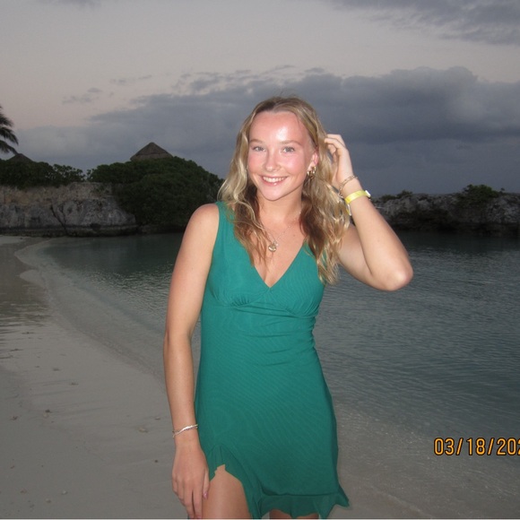 Profile Picture of Isabel Osterhaus (@isabelosterhaus) on Poshmark