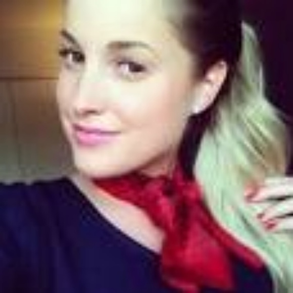Profile Picture of Lanya Lester (@lanyalester009) on Poshmark