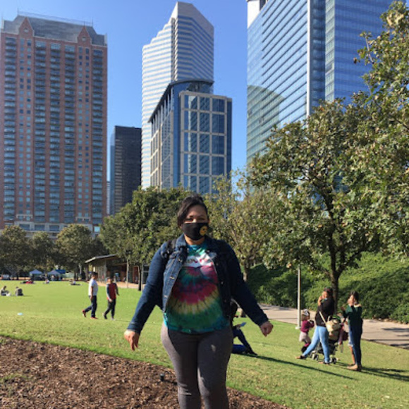 Profile Picture of Yazmin Castillo (@yazmincastil164) on Poshmark