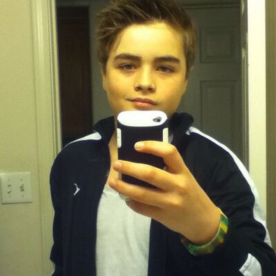 Profile Picture of Brandon Lee (@Yo_mamma_jeans) on Twitter