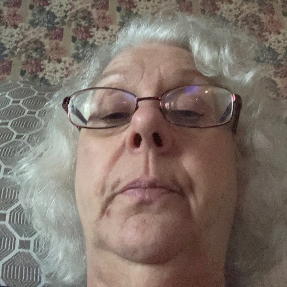 Profile Picture of Debbie Cahue (@dcahue07) on Poshmark