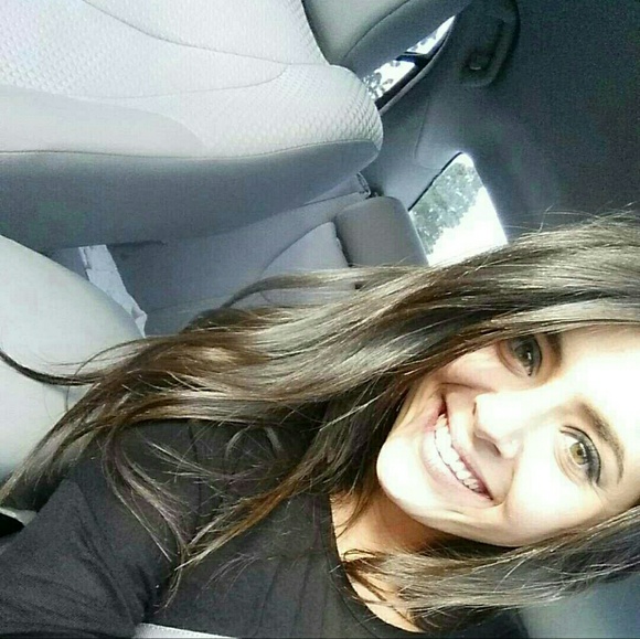 Profile Picture of Bree Vierra (@bree_xx) on Poshmark