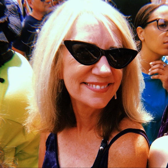 Profile Picture of Randi Halela (@halelar) on Poshmark