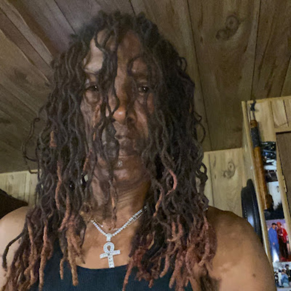 Profile Picture of Peter Frank (@peterrfrankk505) on Poshmark