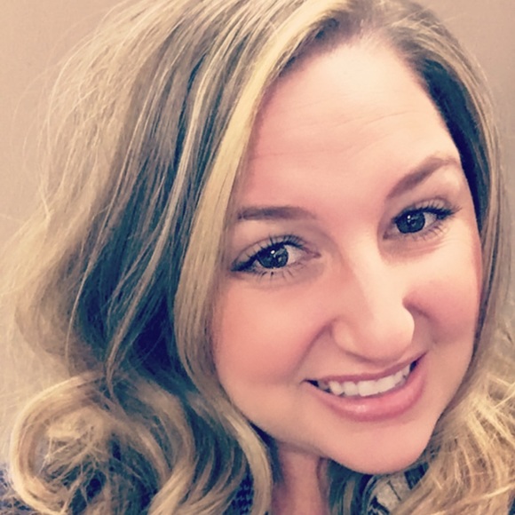 Profile Picture of Traci Dowd (@tracidowd) on Poshmark
