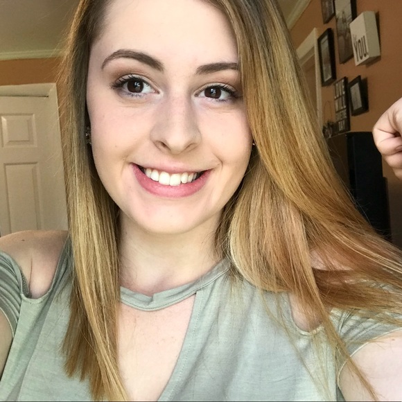 Profile Picture of Erin Mullaney (lovelace) (@erin_lovemelace) on Poshmark