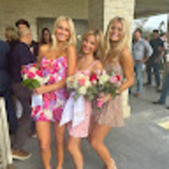 Profile Picture of Sadie Dvorachek (@sadierdvorachek) on Poshmark