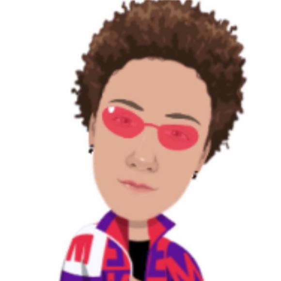 Profile Picture of Bernadette Compston (@alphablue) on Poshmark