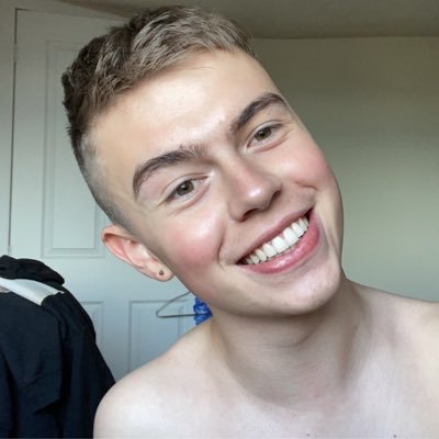 Profile Picture of Alex Ronald (@alexr102000) on Twitter