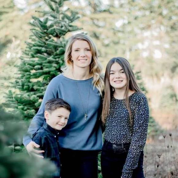 Profile Picture of Jeslyn Herinckx (@jeslynherinckx) on Poshmark