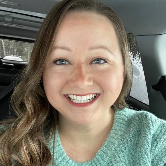Profile Picture of Kaitlin Schneider (@kndulkow) on Poshmark