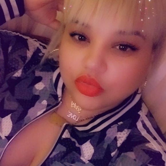 Profile Picture of Elizabeth Dorry (@elizabeth_dorry) on Poshmark