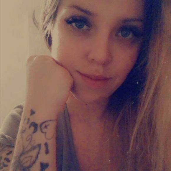 Profile Picture of Karolanne Boissy (@lilpouchones) on Poshmark