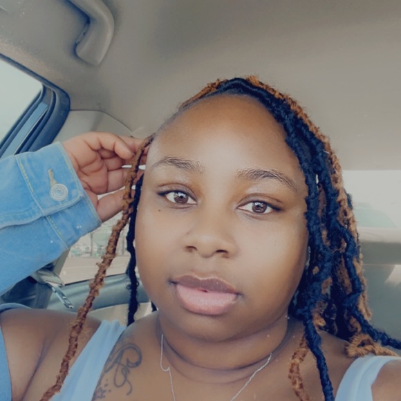 Profile Picture of Brittney Mitchell (@brittneymitc881) on Poshmark