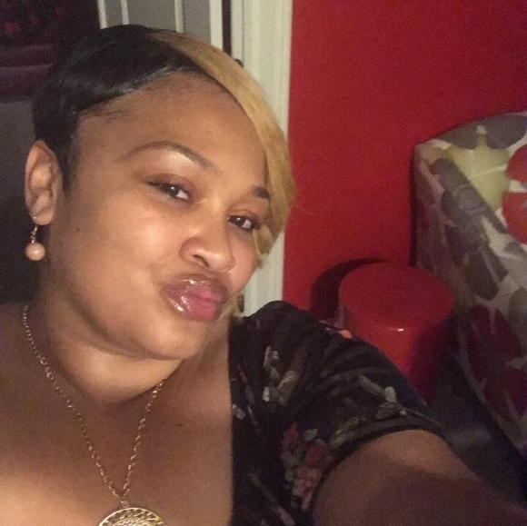 Profile Picture of Marshelle Cosby (@marshellecosby) on Poshmark