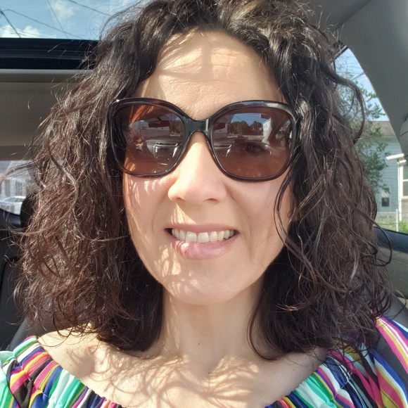 Profile Picture of Renee Pizzella (@rlporj122) on Poshmark