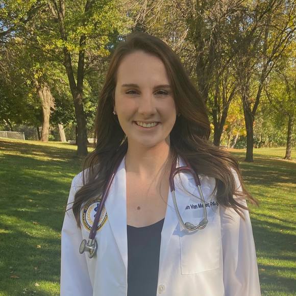 Profile Picture of Caitlin Vanmeter (@caitlinvanmeter) on Poshmark