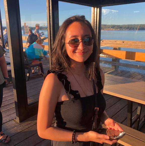 Profile Picture of Nina Maglanoc (@nina_maglanoc) on Poshmark