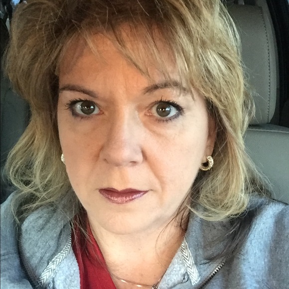 Shannon Roye - Poshmark Profile Picture of Shannon Roye (@sgroye) on Poshmark