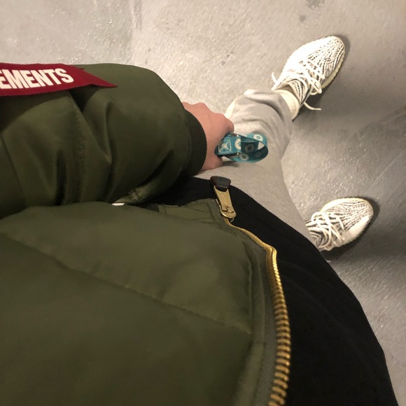 Profile Picture of Bo Pang (@bopang5500) on Poshmark