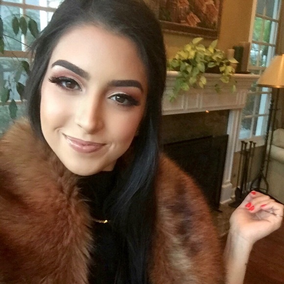 Profile Picture of Jenna Helfant (@jhelfant) on Poshmark