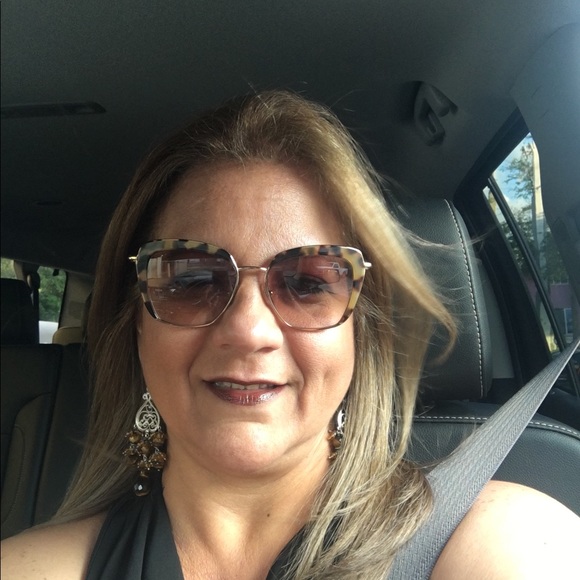 Profile Picture of Cindy Lugo (@cindyrlugo) on Poshmark