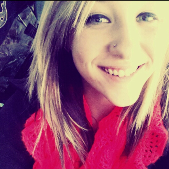 Profile Picture of Briana Juedes (@briana_taylor2) on Poshmark