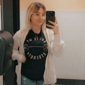 Profile Picture of Chloe Thomas (@chloethomas9300) on Pinterest