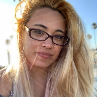 Profile Picture of Amanda Huetson (@mandapanda1590) on Twitter