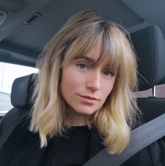 Profile Picture of Laurianne Heynemand (@loloheynemand) on Poshmark
