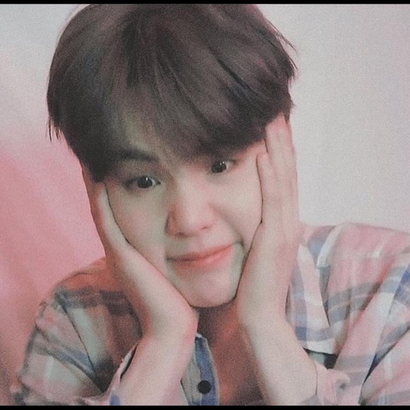 Profile Picture of Lucia Salgado (@mini_yoongi) on Poshmark