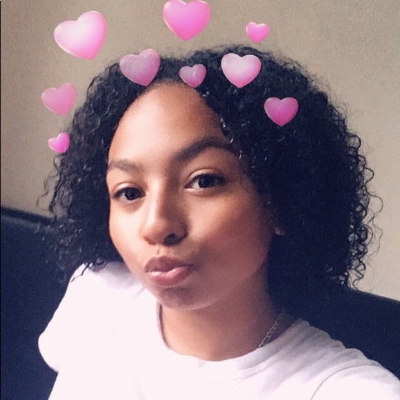 Profile Picture of Celinez Martinez (@celinezmartinez) on Poshmark