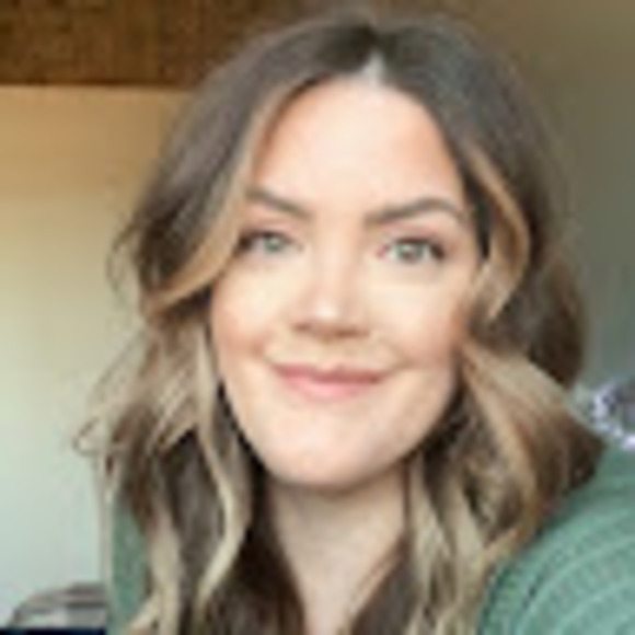 Profile Picture of Jamie Hanekom (@jamiehanekom27) on Poshmark