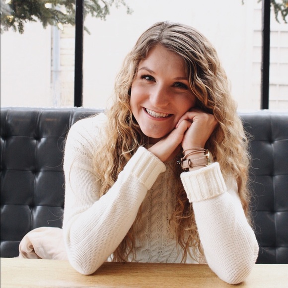 Profile Picture of Natalie Jabaay (@nataliejabaay) on Poshmark
