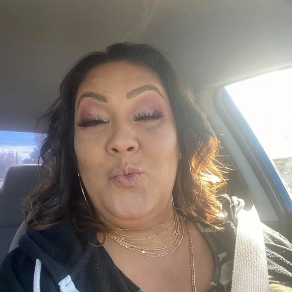 Profile Picture of Veronica Rodriguez (@vero1443) on Poshmark